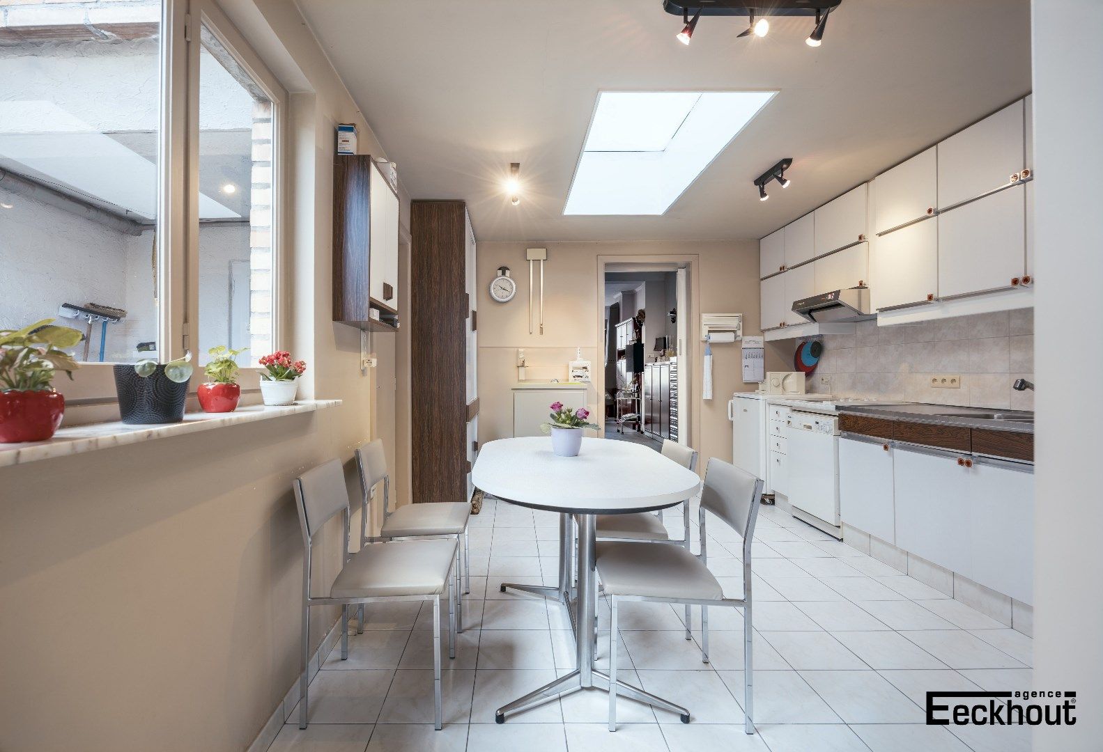 Ruime woning met tuin, terras en 3 slaapkamers met open zicht op de vaart! foto 10