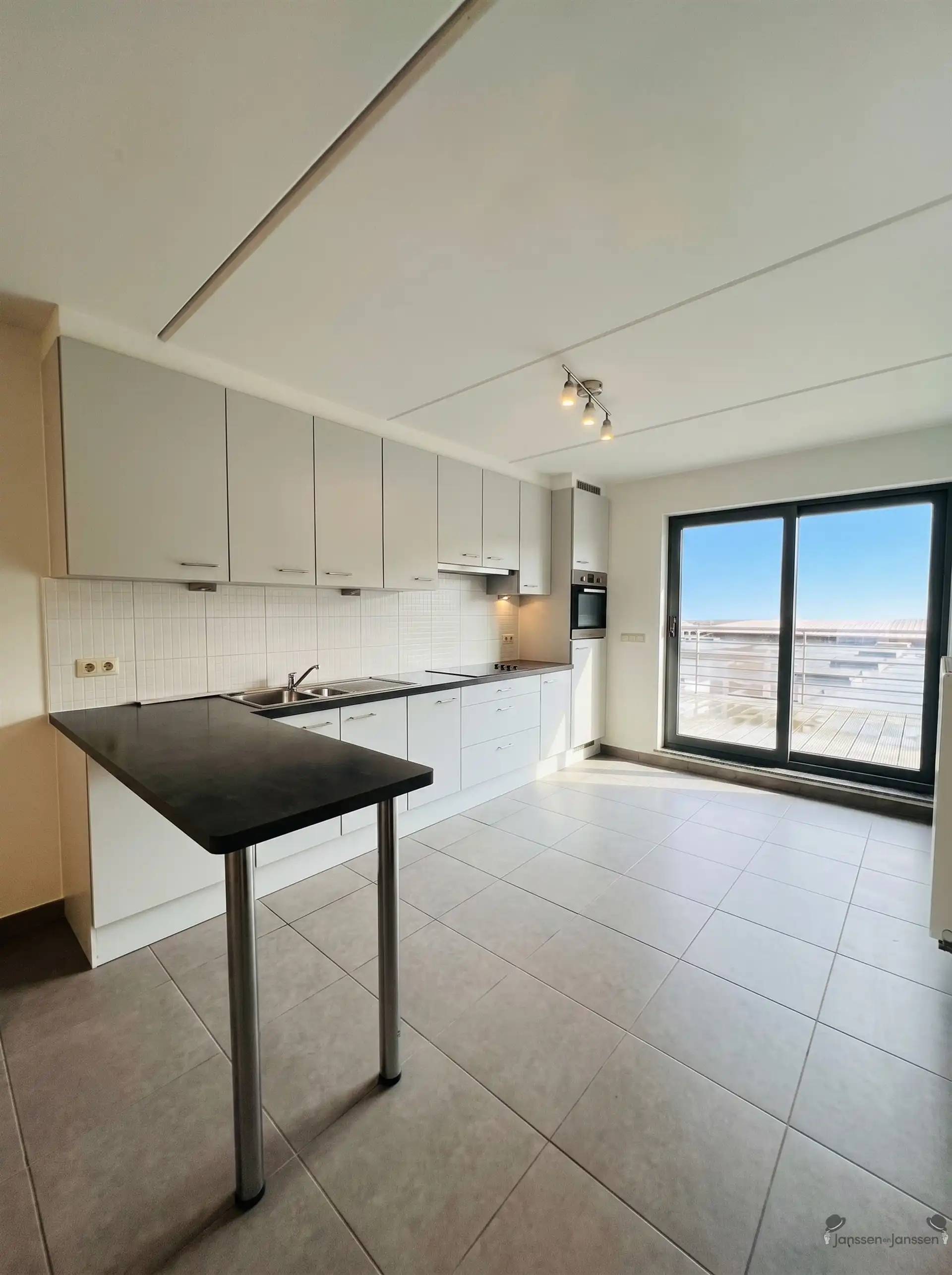 appartement met 2 slaapkamers & ruim terras foto 3