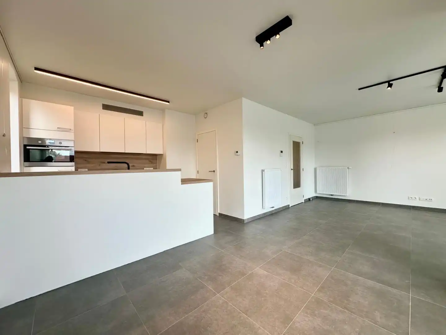 Modern appartement op gunstige ligging te Sint-Andries foto 3