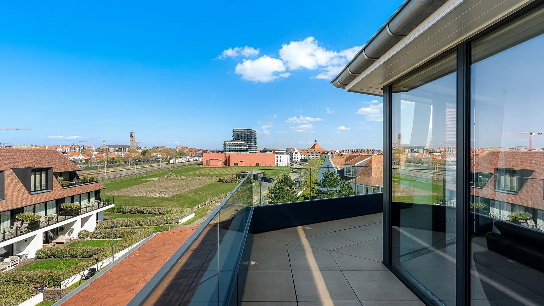 Penthouse met ruim terras te koop in Residentie Meerzicht foto 2