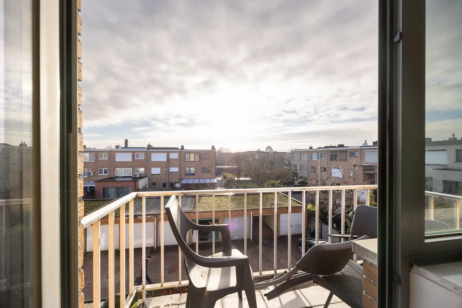 Lichtrijk appartement met 2 slaapkamers, terras en garage in Hoevenen! foto 11