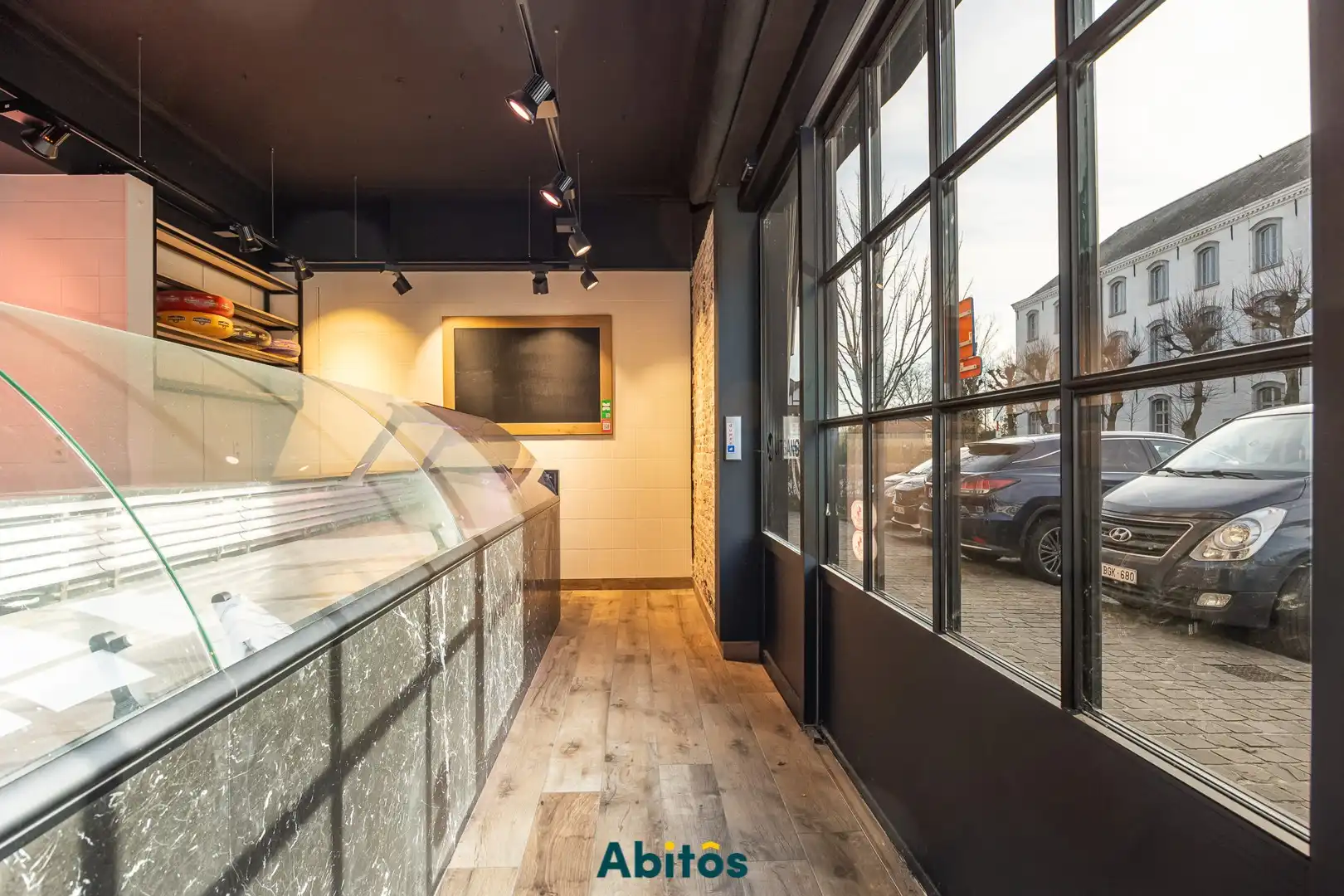 Handelspand op absolute topligging in het centrum van Drongen foto 3