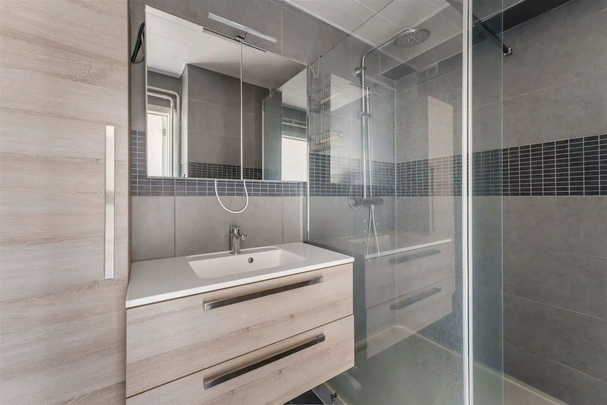 CENTRAAL GELEGEN EN INSTAPKLAAR APPARTEMENT MET 2 SLAAPKAMERS EN GARAGE NABIJ PAAL DORP foto 11