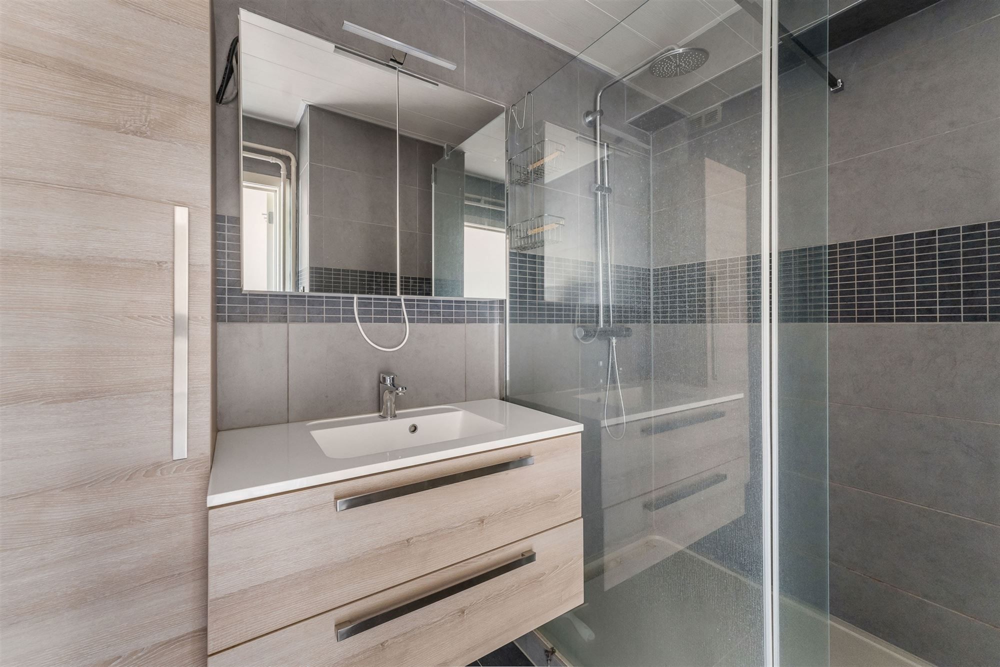 CENTRAAL GELEGEN EN INSTAPKLAAR APPARTEMENT MET 2 SLAAPKAMERS EN GARAGE NABIJ PAAL DORP foto 11