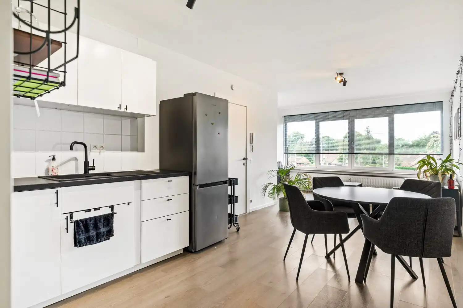 Instapklaar appartement met garage op toplocatie in Kapellen foto 6