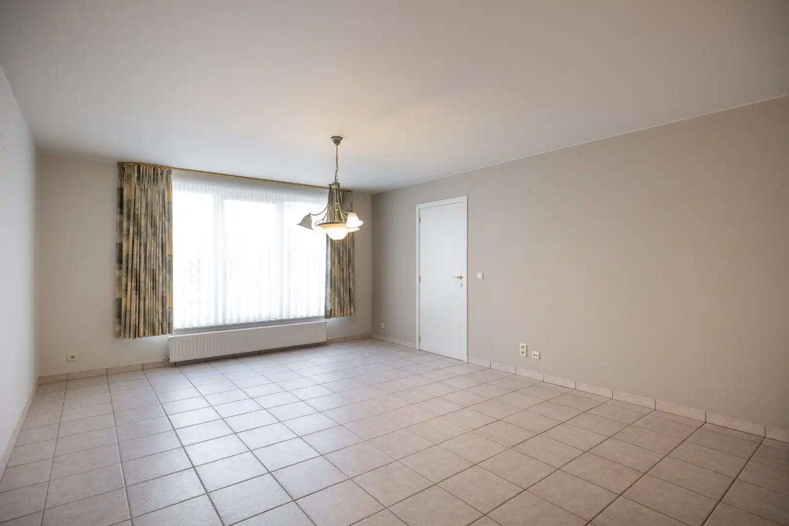 Ruim gelijkvloers appartement met terras en 2 slaapkamers te Overpelt centrum. foto 4