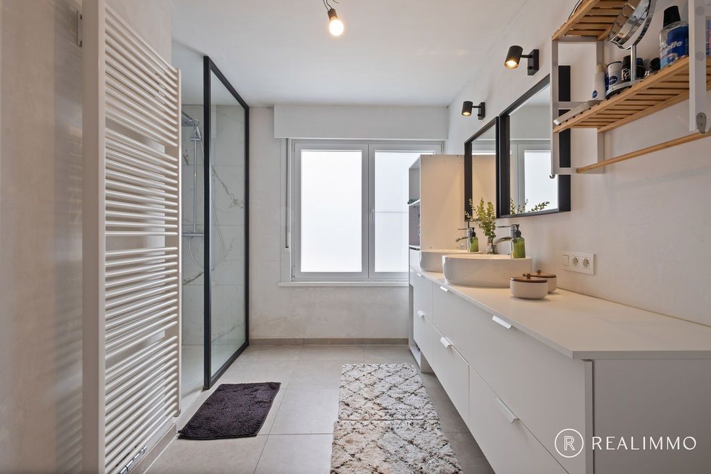 Gerenoveerde woning in rustige straat! foto 17