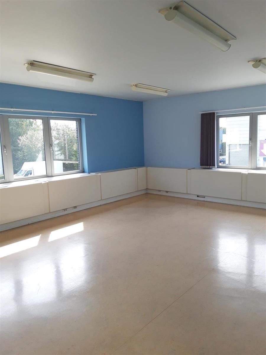 Magazijn, kantoren en toonzaal te huur in Aartselaar foto 31