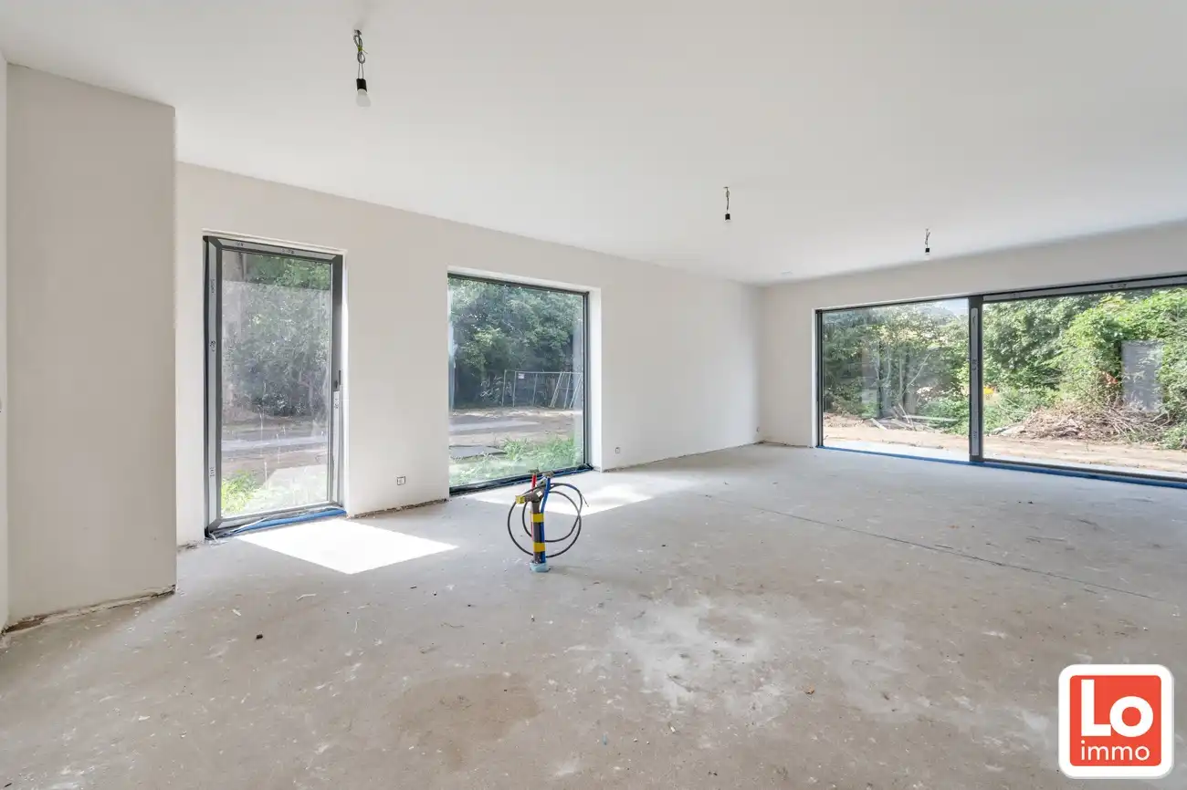 Moderne nieuwbouwwoning met 3 slaapkamers en bureauruimte in een prachtige tuin foto 4