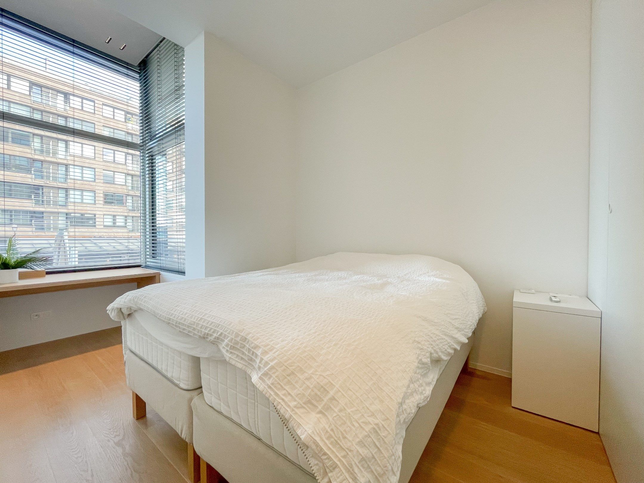 Uitzonderlijk, luxueus afgewerkt hoekappartement met frontaal zeezicht. foto 30