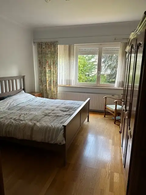 Groot woonhuis op 3 verdiepingen, bestaande uit 2 appartementen , met garage en grote tuin .  foto 11