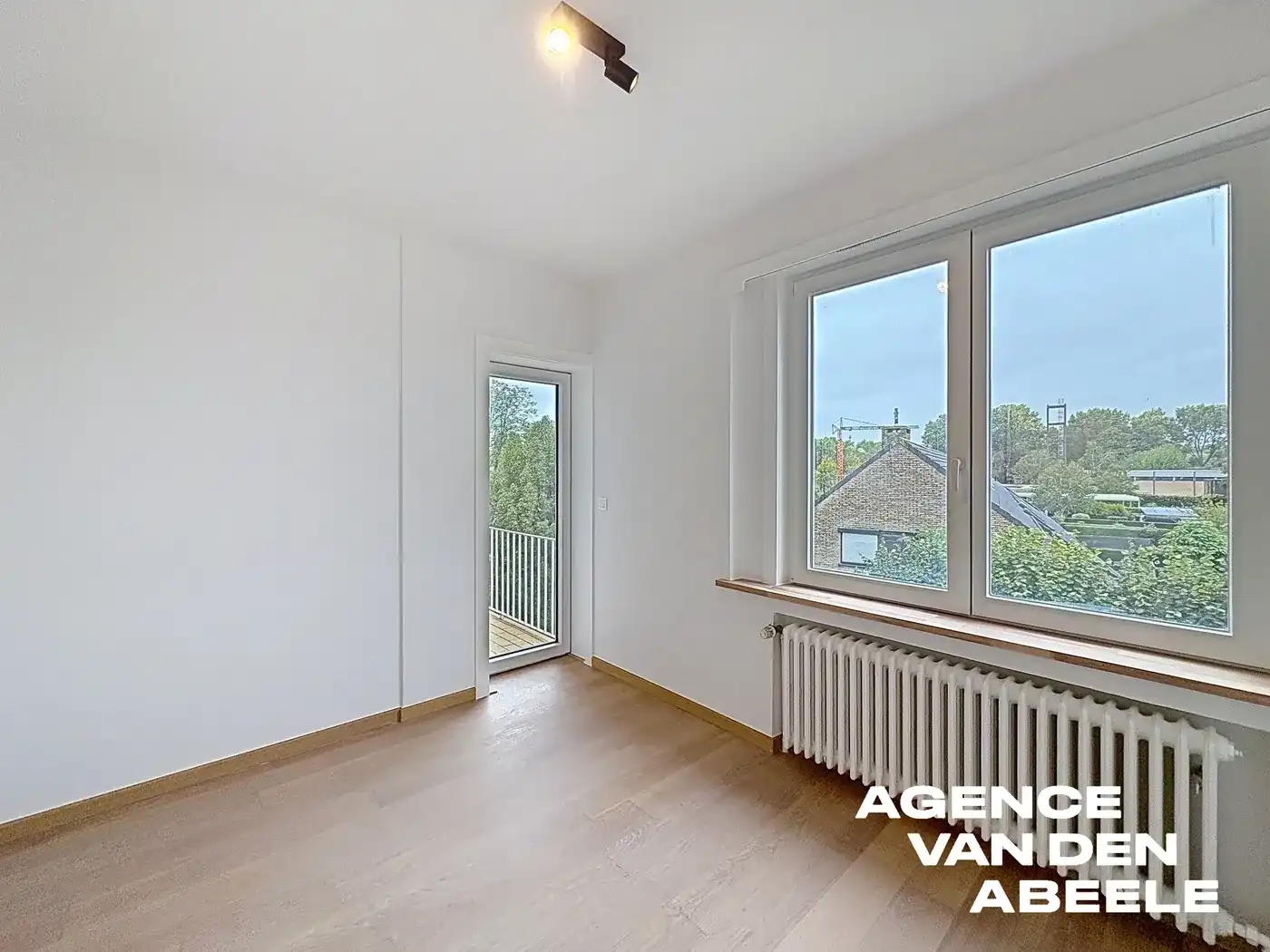 Gerenoveerd appartement met 2 slaapkamers en terras foto 9