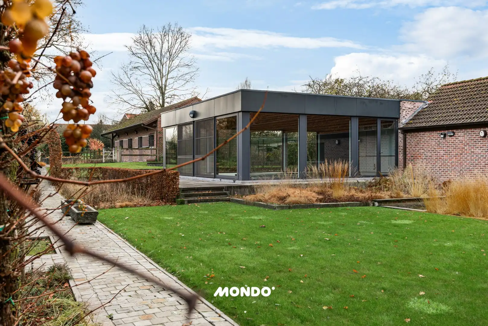 Unieke hoeve  (1.56ha) met paardenfaciliteiten & overdekt zwembad. foto 37