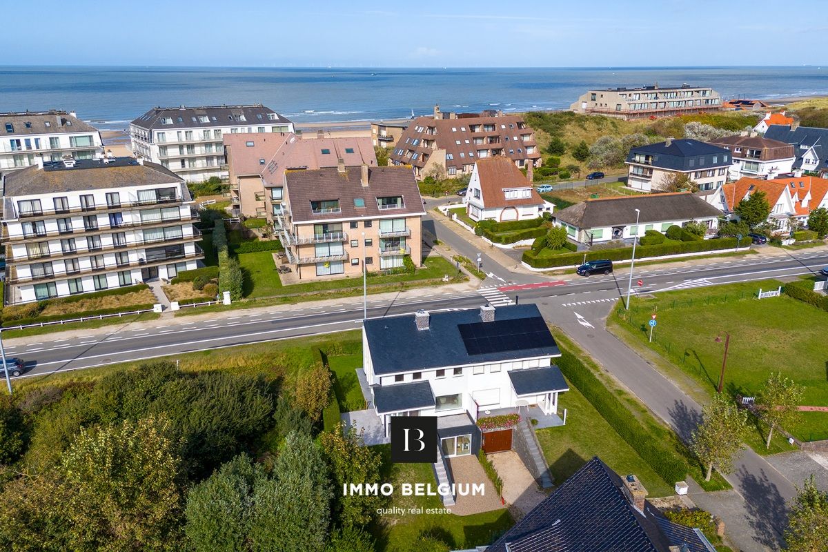 Luxueus gerenoveerde beachhouse met 4 slaapkamers vlak bij de zee foto {{pictureIndex}}