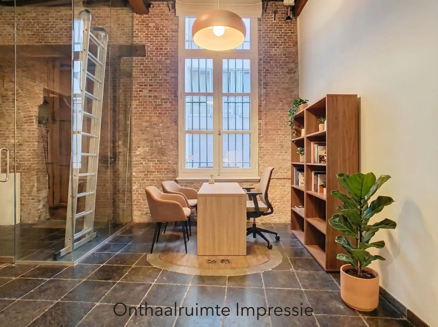Handelsruimte 100m² in Hartje Antwerpen op steenworp van de Kathedraal. foto 4