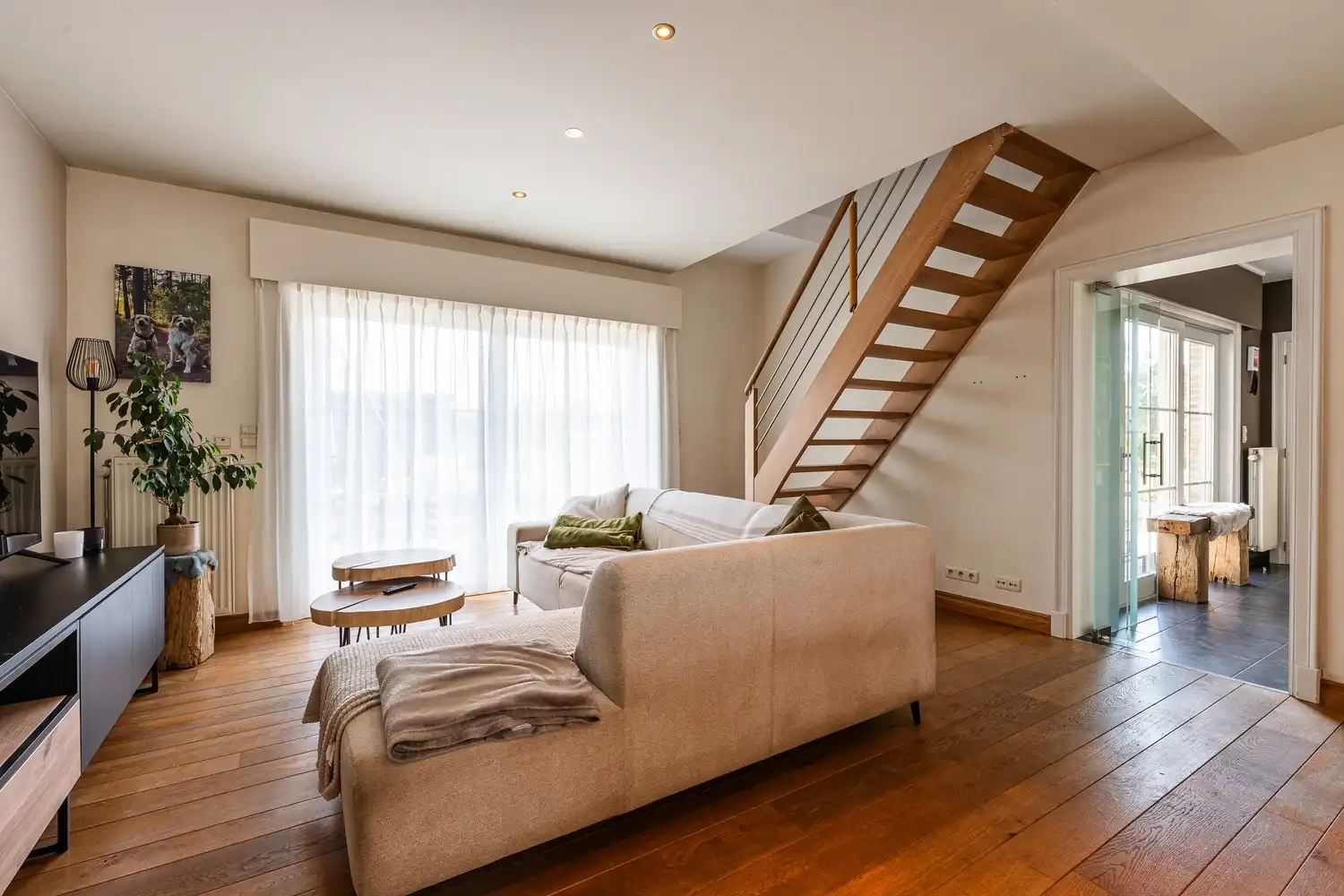 Halfopen woning met garage en ruime tuin foto 6