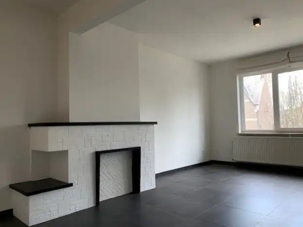 RUIM APPARTEMENT MET 2 SLAAPKAMERS, 2 ZOLDERKAMERS EN 2 GARAGES TE RUNKST foto 4