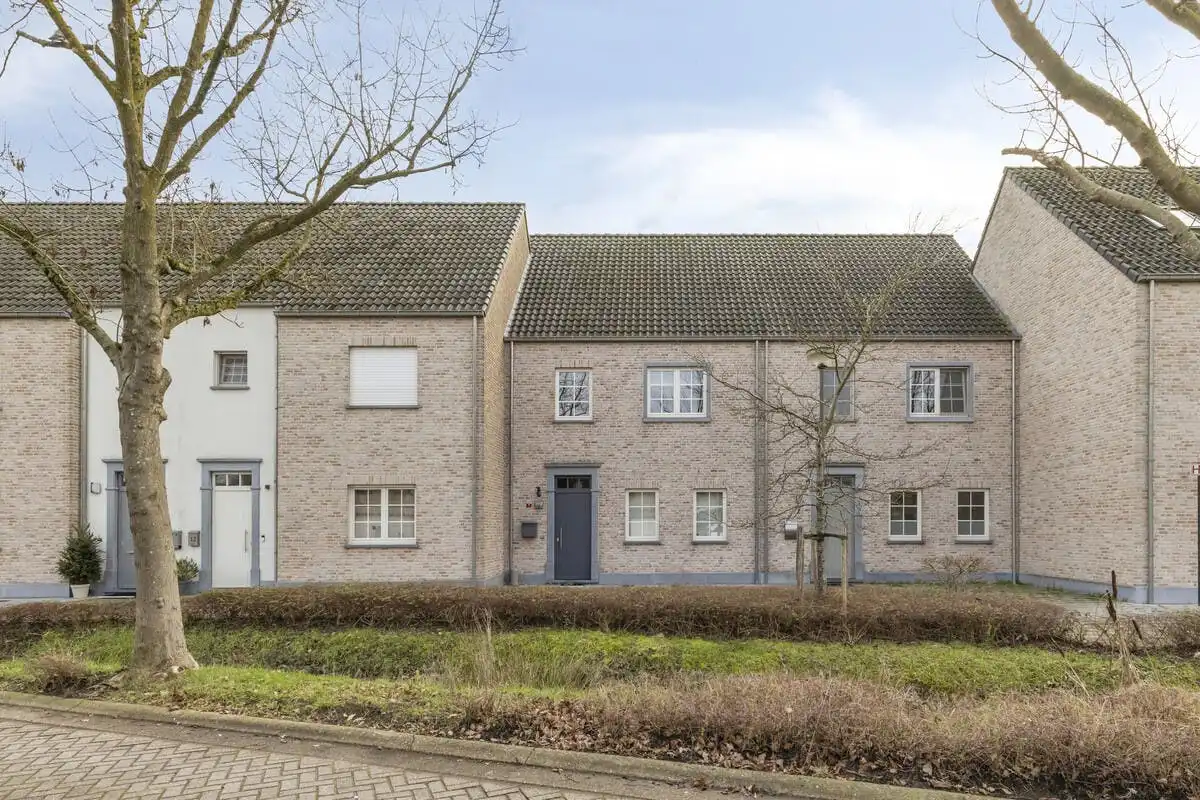 Verzorgde en rustig gelegen gezinswoning in pastorijstijl foto 2