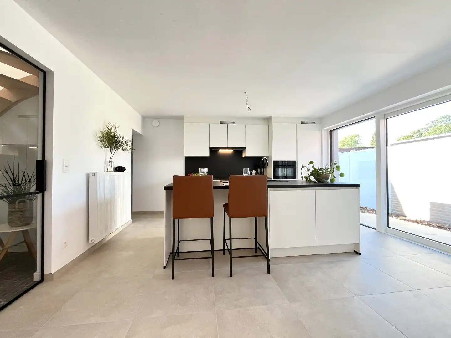 Ruime 3-slpkr woning met tuin & garage foto 4