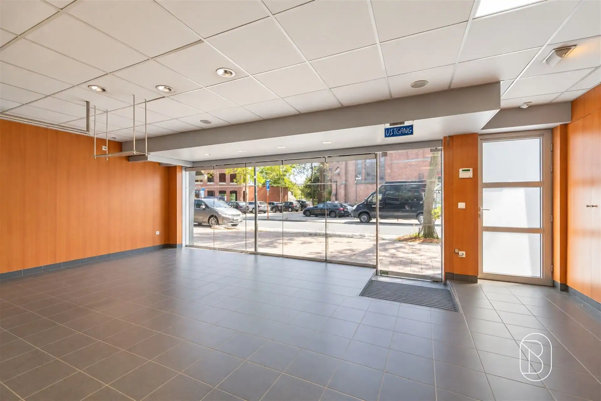 Handelspand met ruime woonst op toplocatie in Hulste foto 4