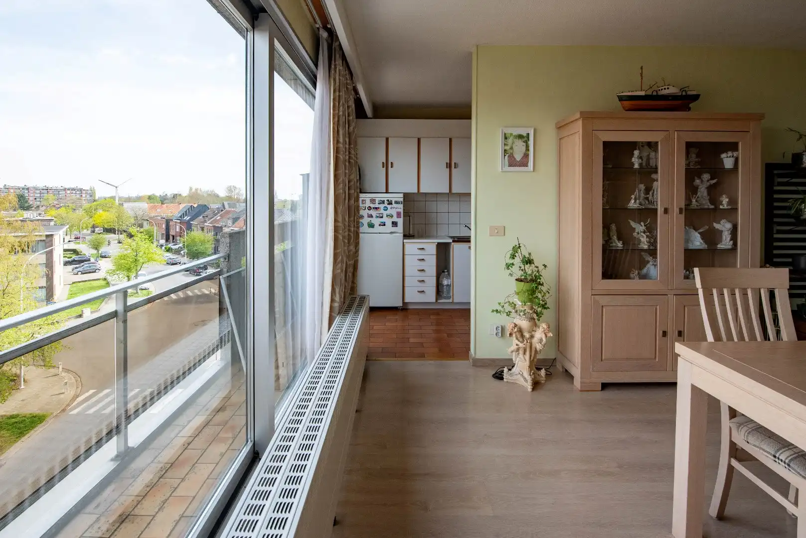 Ruim appartement met 2 slk, terras en garagebox foto 6