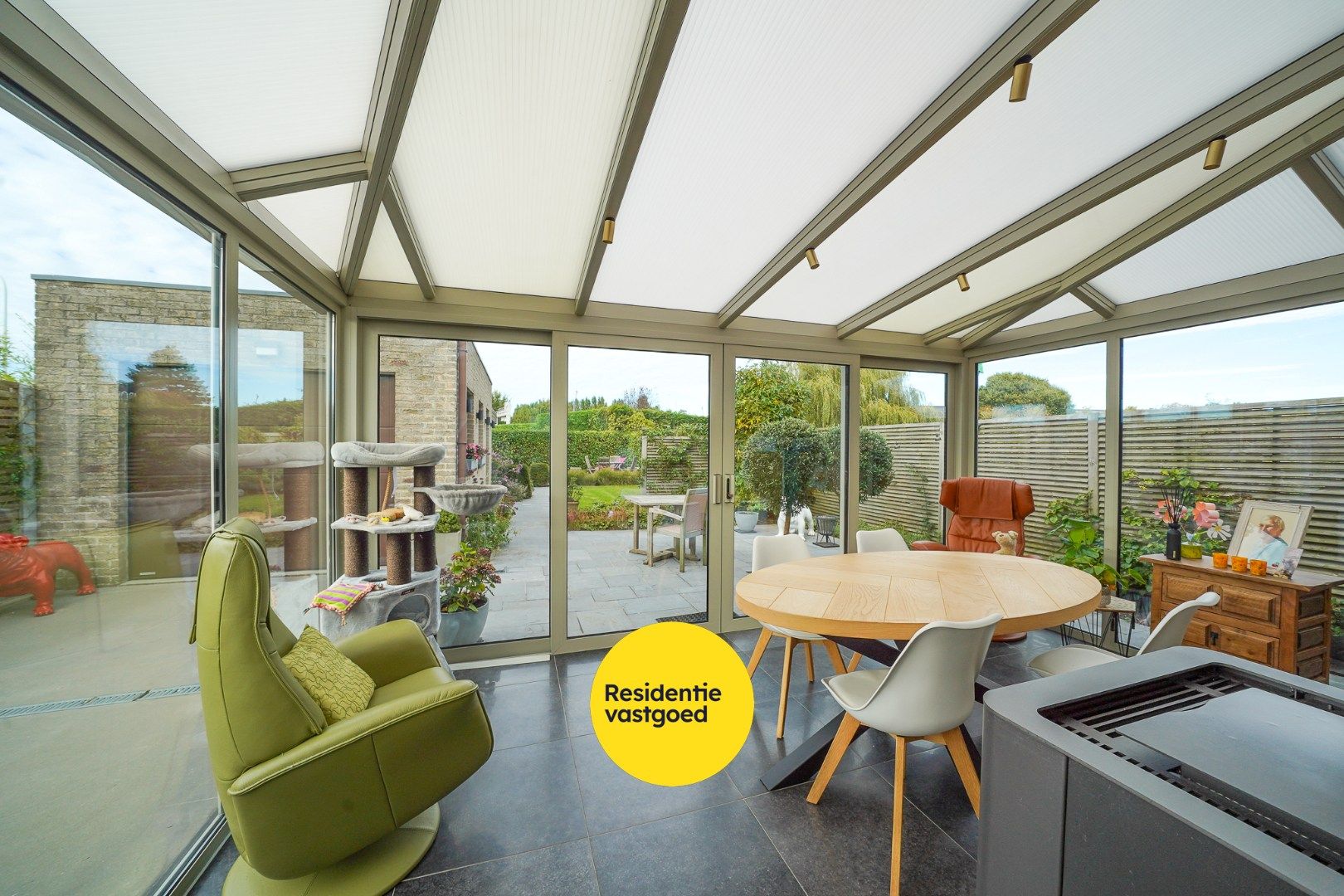 Instapklare halfopen woning met zonnige tuin, aparte garage en tuinhuis foto 11