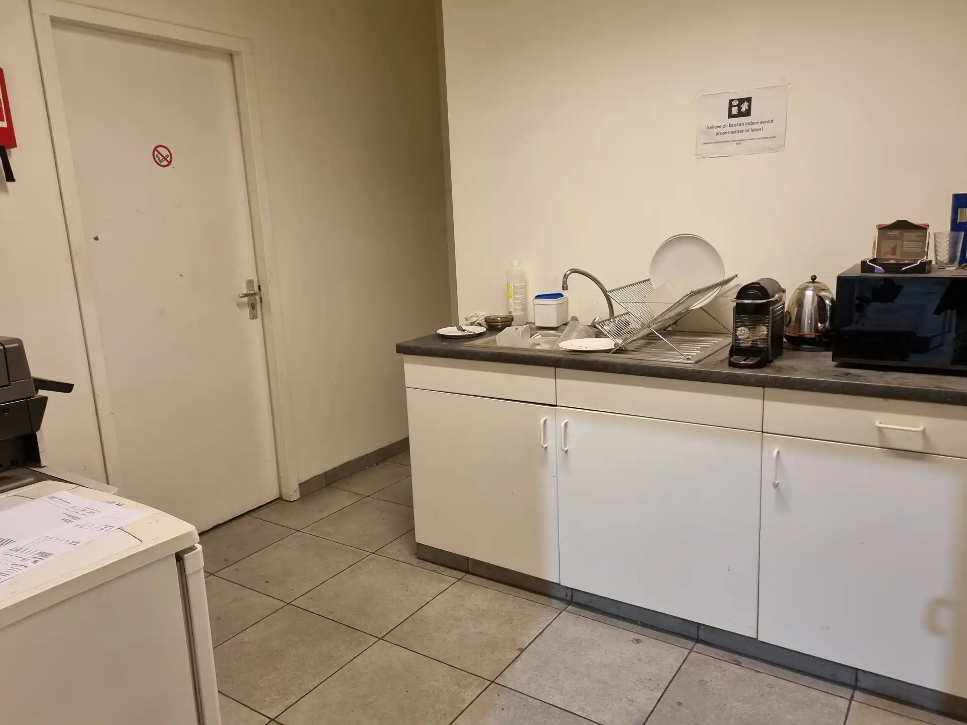 TE HUUR: BEDRIJFSGEBOUW VAN 1420M² foto 7