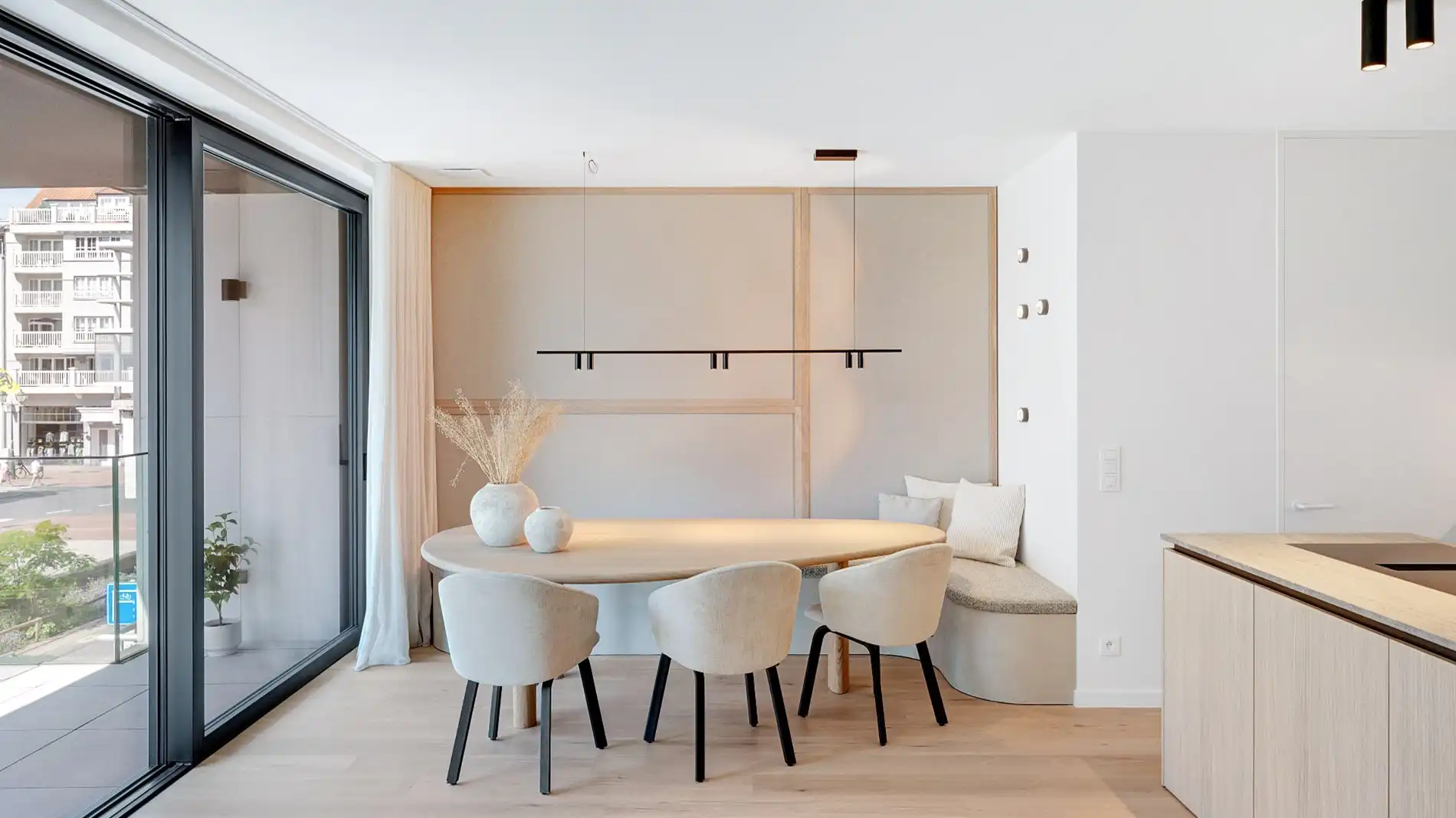 Nieuw appartement gelegen aan de zuidkant van het vernieuwde Burg. Fr. Desmidtplein. Gevelbreedte van ca. 8 meter. foto 6