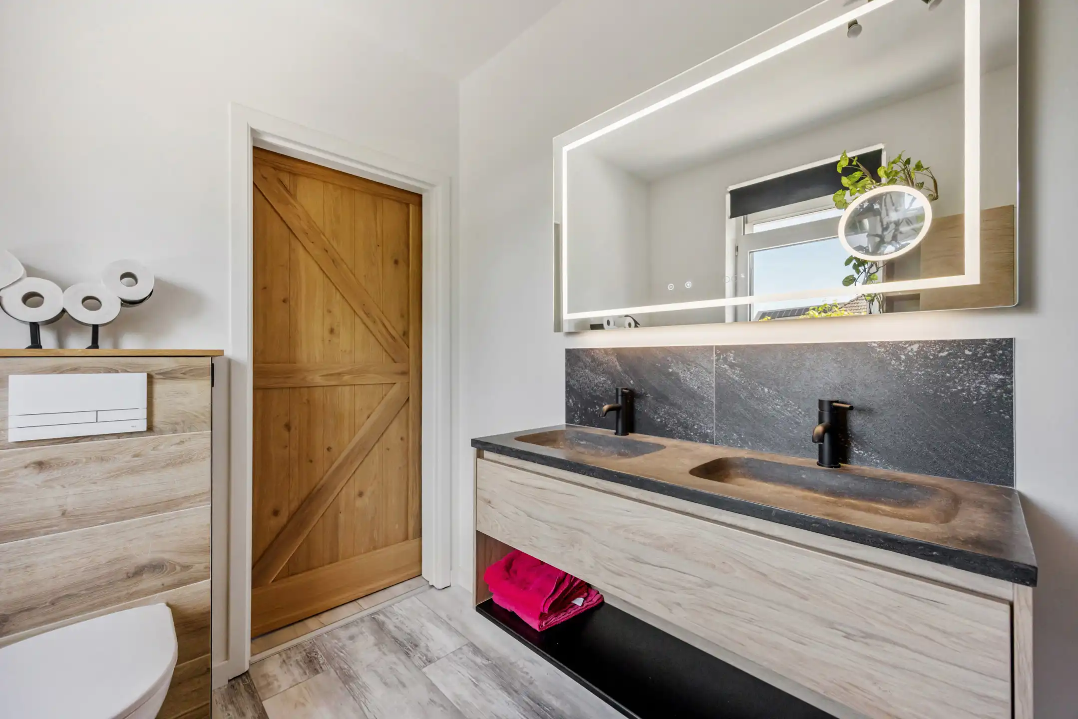 Gerenoveerde gezinswoning + werkplaats / garage foto 18