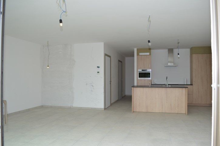 Nieuwbouw appartement met één slaapkamer, ruim terras, ondergrondse autostaanplaats en kelder. foto 5