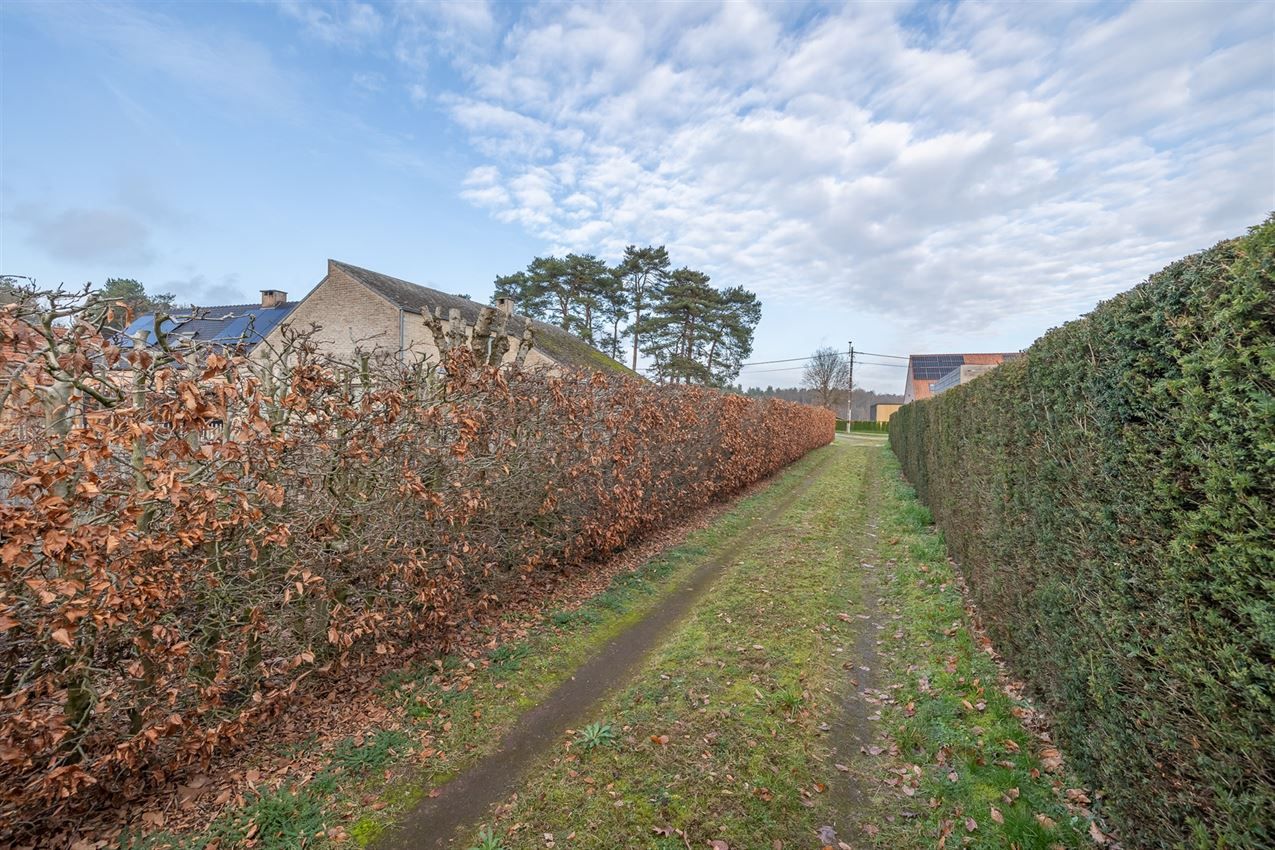 Vrijstaande woning met 3slk in verkeersluwe straat foto 30