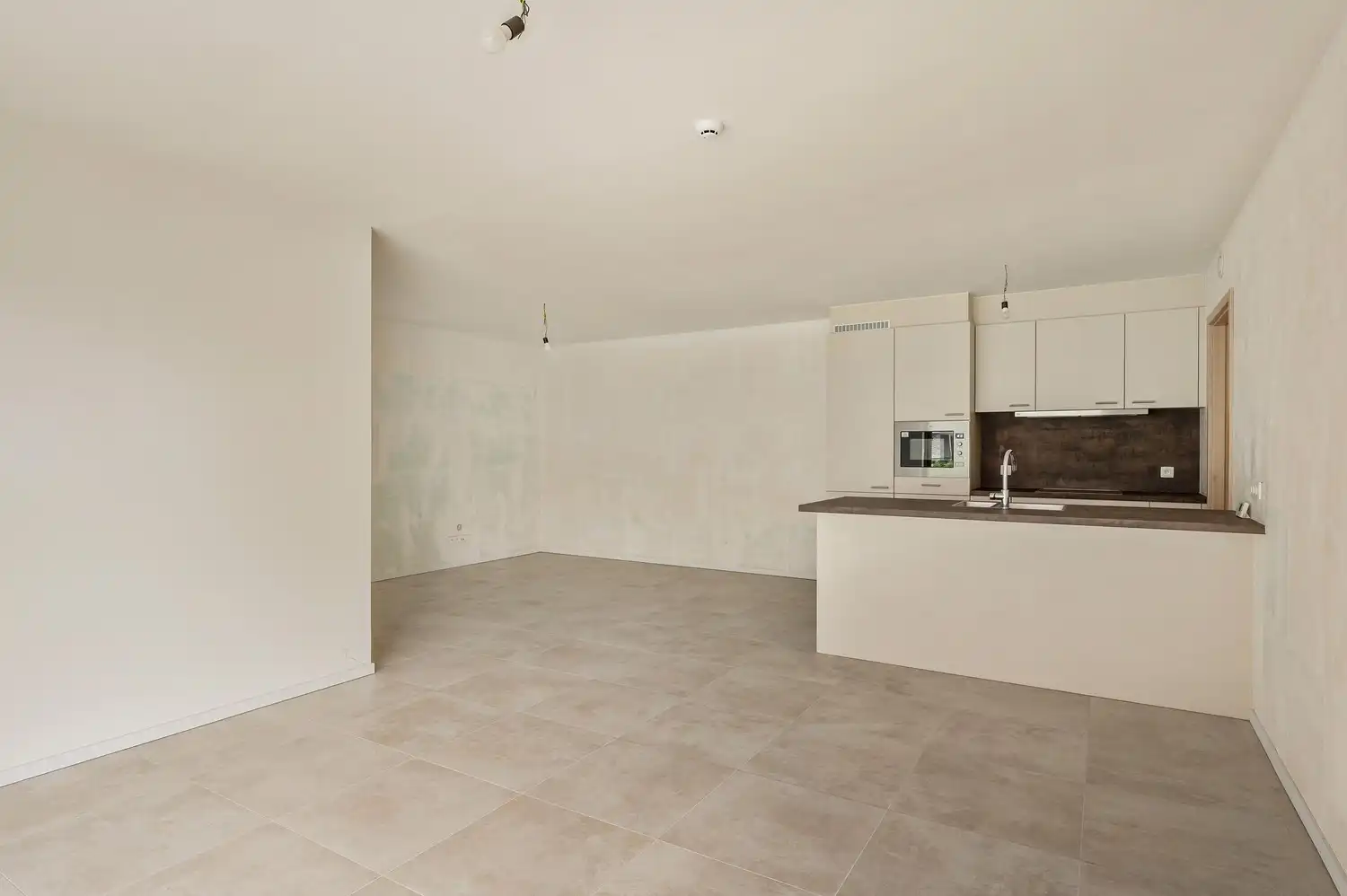 PRACHTIG 3 SLAAPKAMER APPARTEMENT MET ONDERGRONDSE AUTO-STAANPLAATS EN AANPALENDE BERGING foto 4
