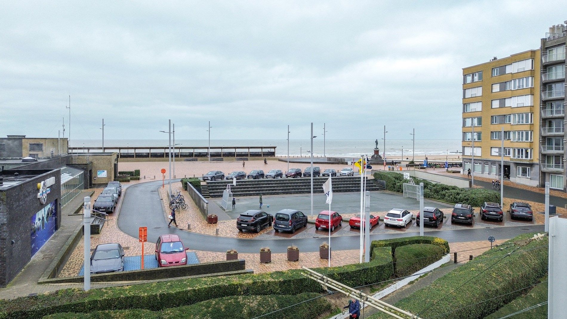 Instapklaar gelijkvloers appartement vlakbij centrum en strand!  foto 3