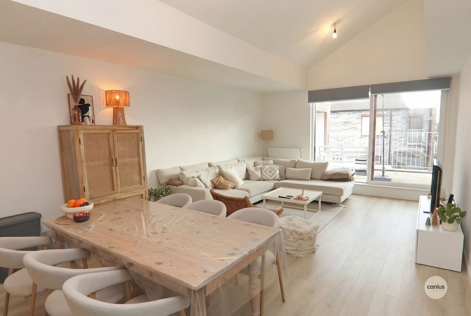 LEUKE DUPLEX MET GROOT TERRAS EN PARKING foto {{pictureIndex}}