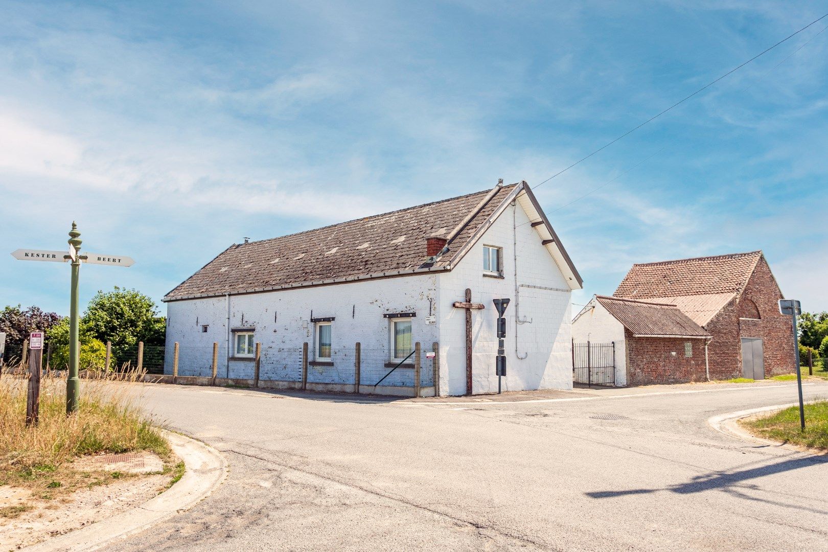 Hoofdfoto van de publicatie: Te renoveren woning met 3 slaapkamers, loods en weide op 59a in het groene Pepingen