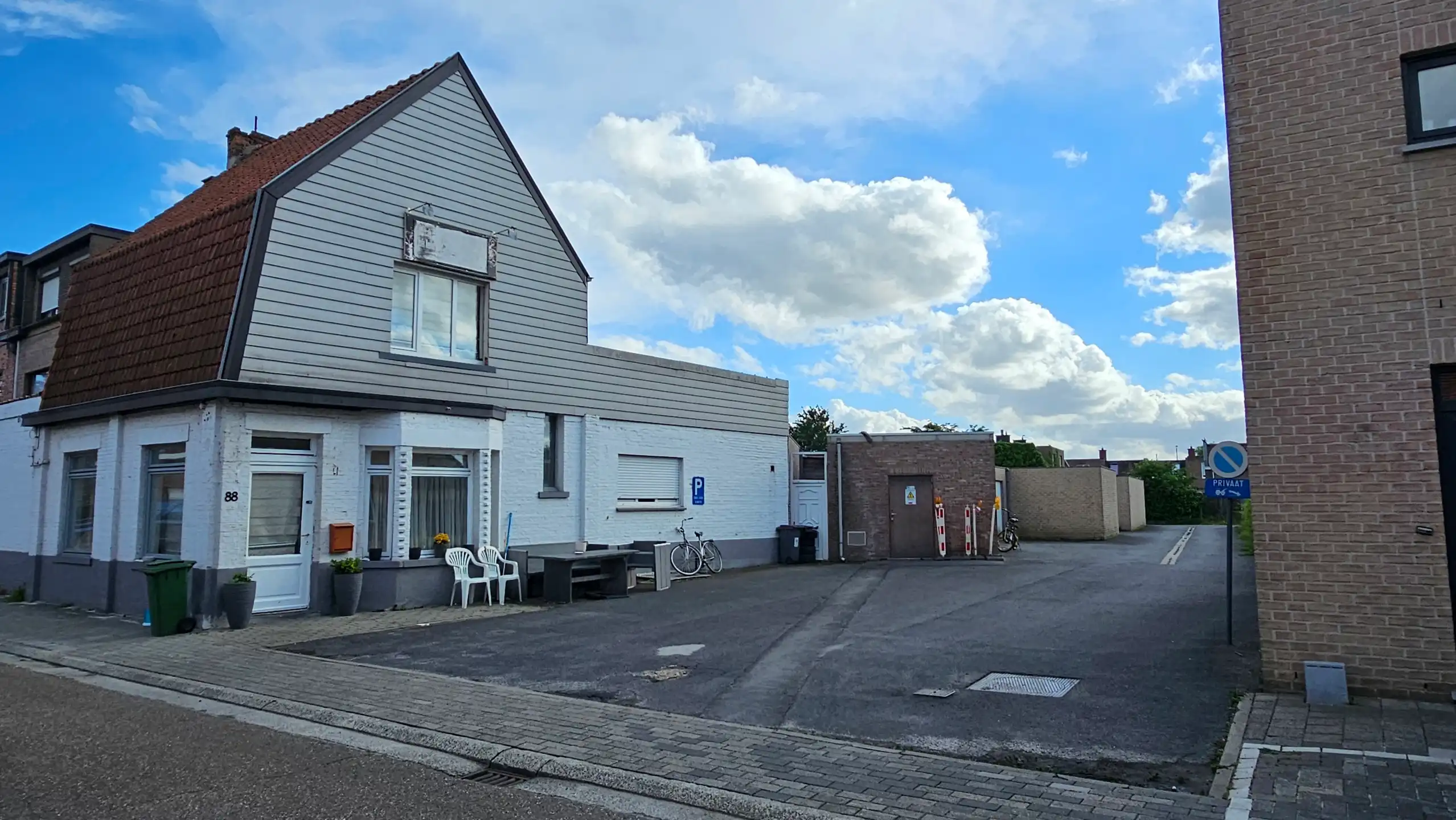 Ruime garage te huur foto 2