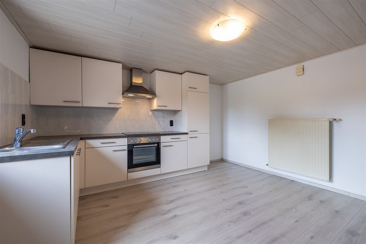 Vrijstaande woning met 3slk op 22a40ca op strategische ligging foto 10