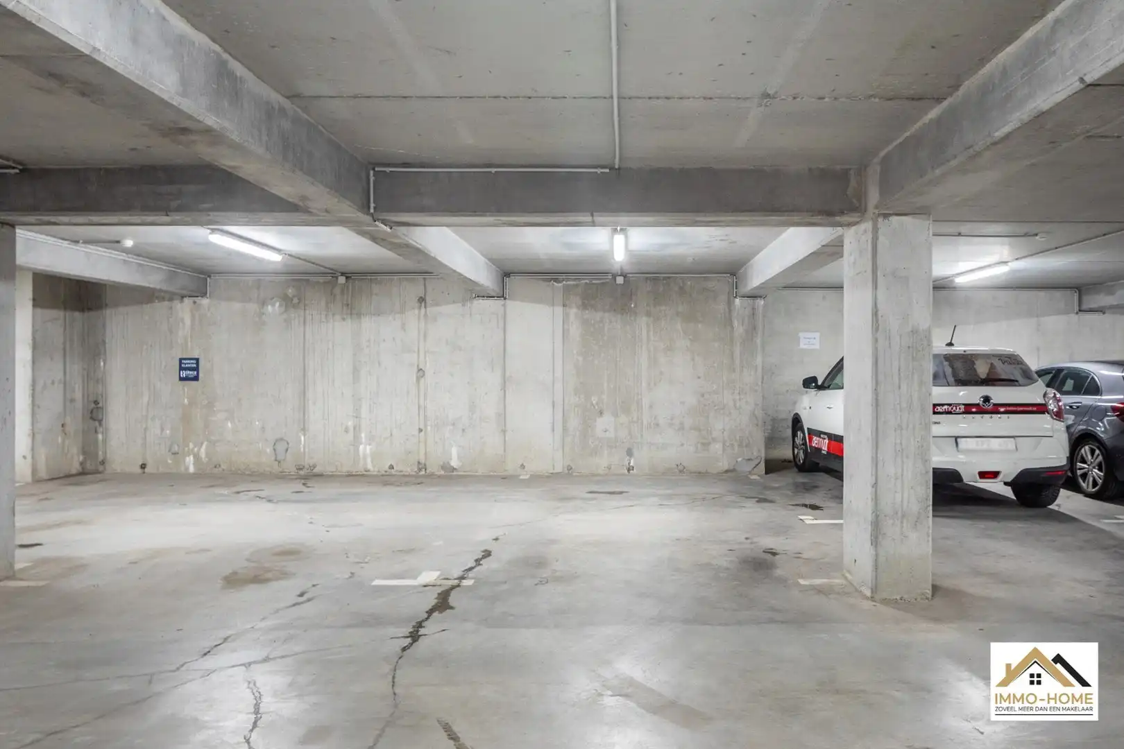 Instapklaar modern appartement met autostaanplaats foto 17