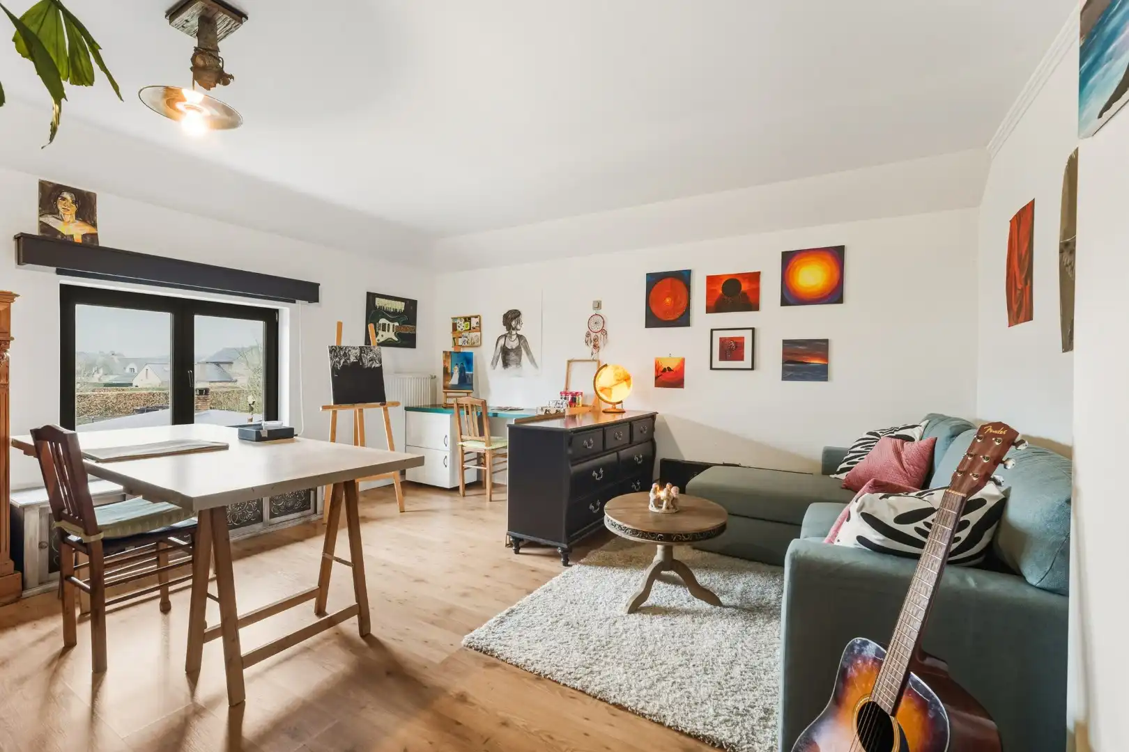 Charmante woning met o.a. 5 kamers en bureau foto 16
