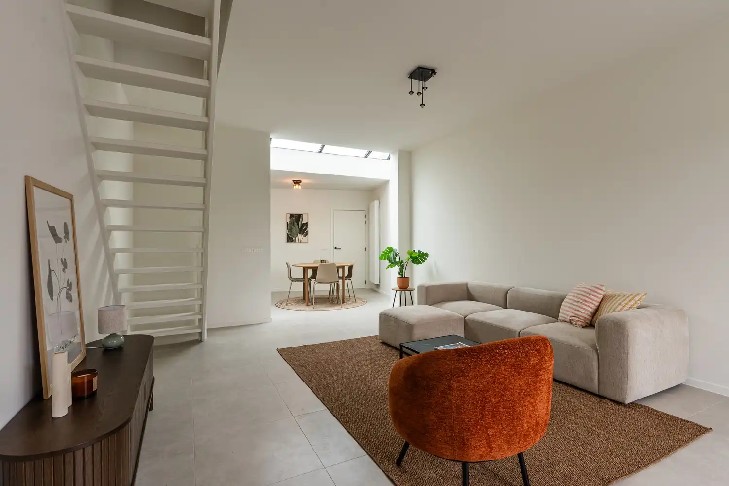 Stijlvol gerenoveerde woning met tuin en parkeerplaats foto 9