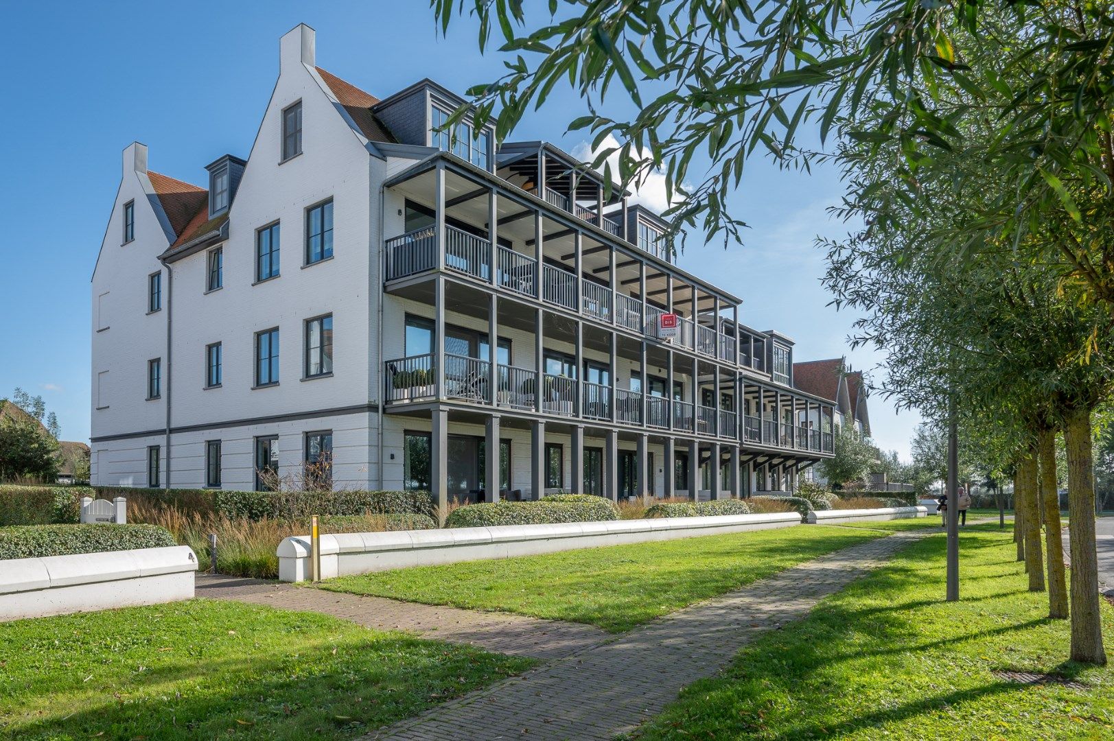 Exclusief: 1e lijn appartement met zuid-west georiënteerde terrassen en frontaal zicht op het meer te Duinenwater foto 13