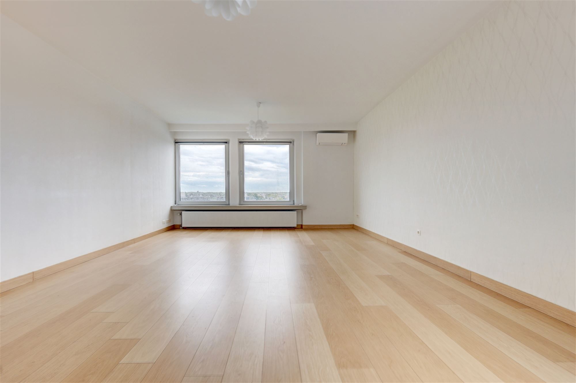 Appartement met 3 slaapkamers, terras en parking op de Bist foto 4