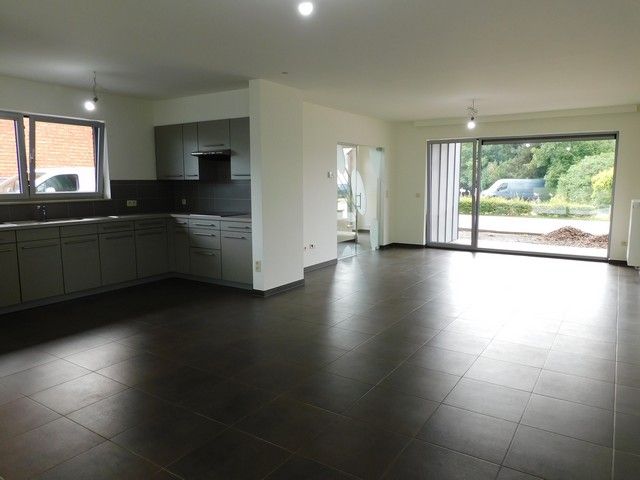 Gezinswoning met 3 slaapkamers, garage en tuin  foto 4