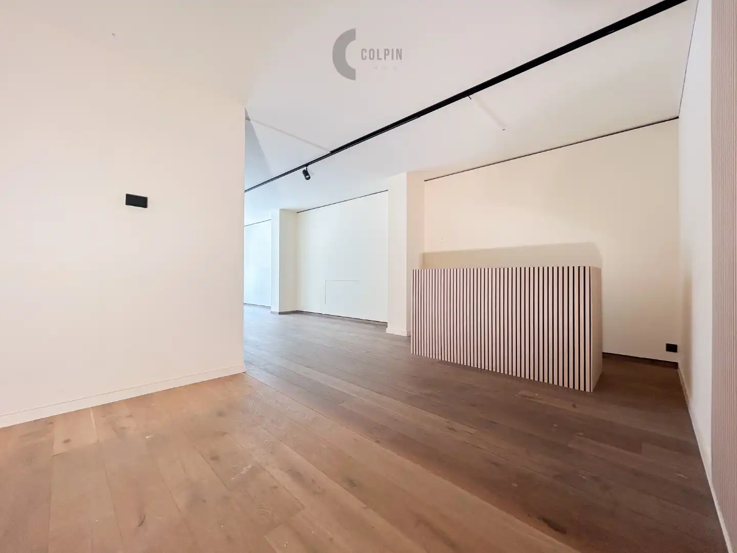 Instapklaar handelspand op topligging in hartje Knokke-Heist, nabij de zeedijk en het Heldenplein. foto 2