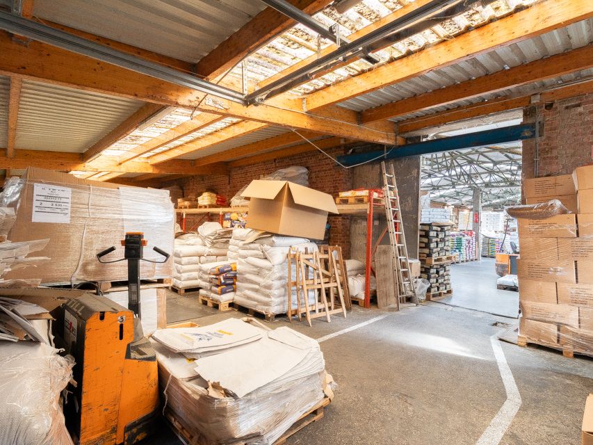 Magazijn met achterliggende grond nabij het dorpscentrum foto 6