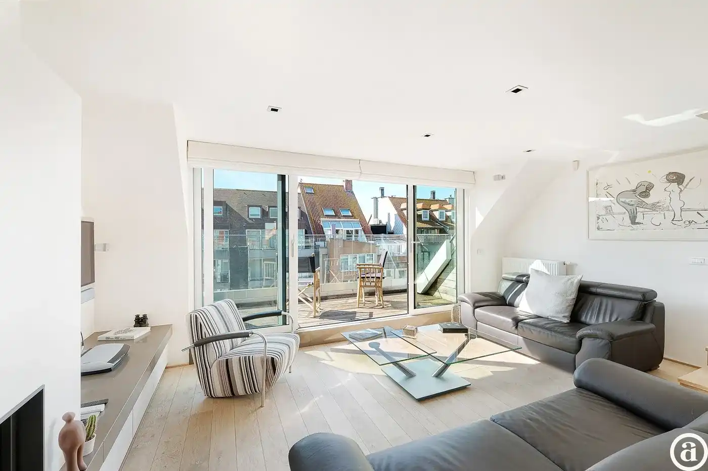 Moderne duplex met ruime terrassen nabij strand foto {{pictureIndex}}