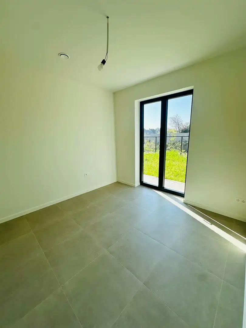 Nieuw gelijkvloers appartement met tuin en garage foto 7