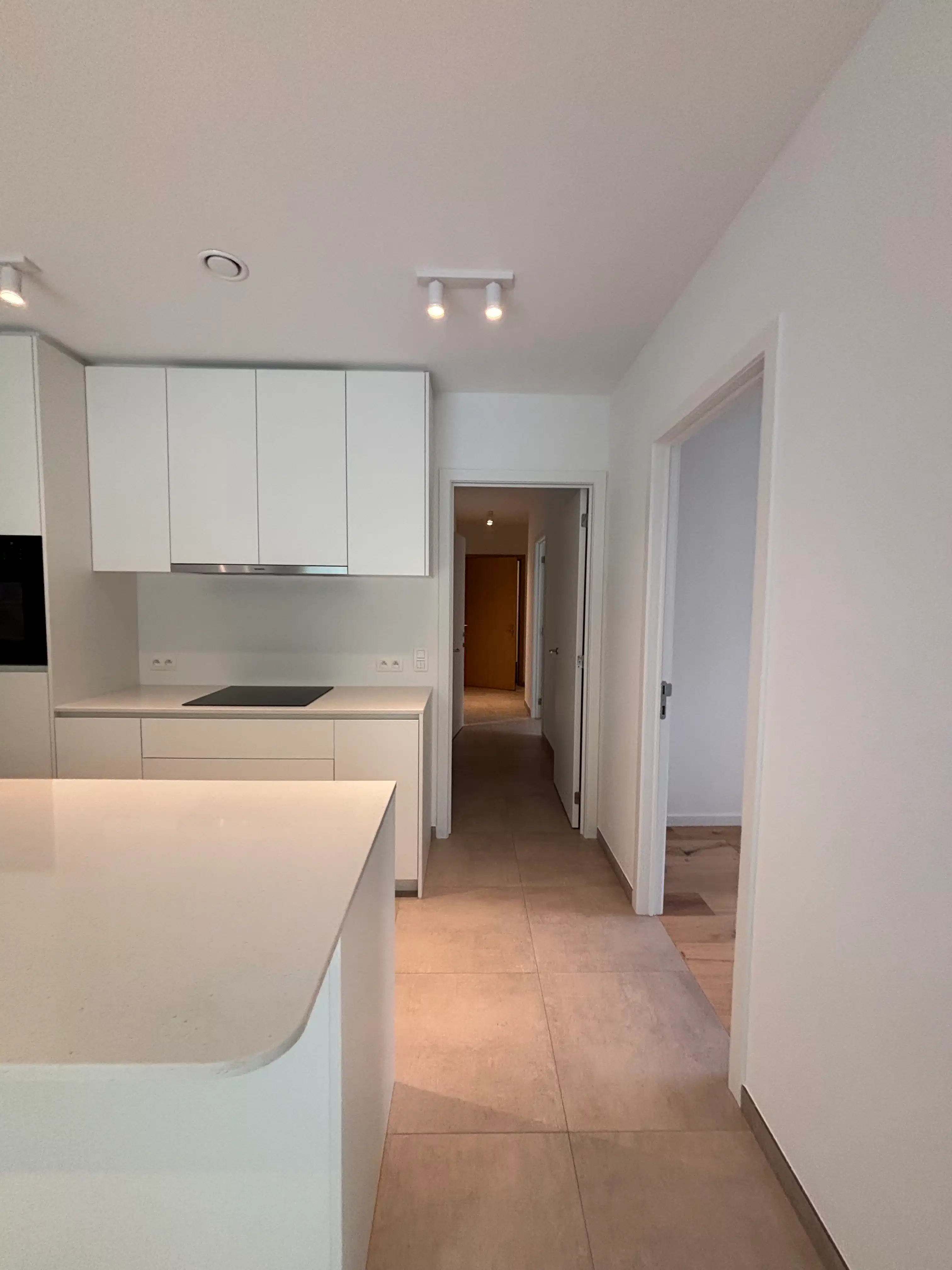 LUXUEUS NIEUWBOUWAPPARTEMENT MET SLAAPKAMER, BUREAU EN RUIM TERRAS foto 12