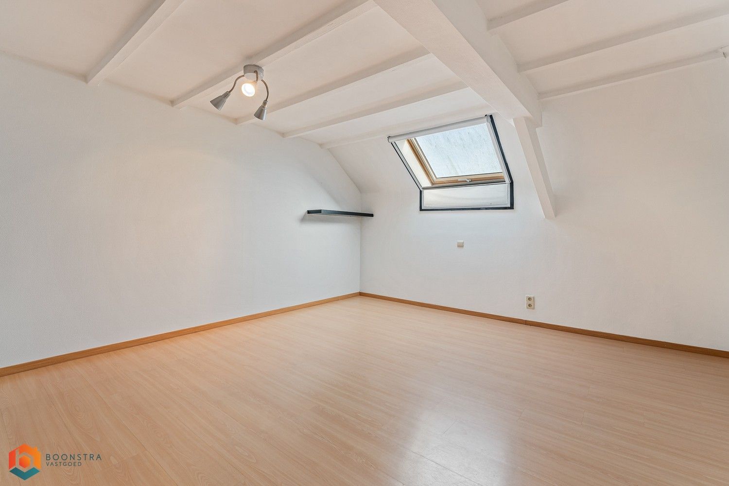 Ruime gerenoveerde woning met 4 slpkrs en prachtige orangerie foto 21