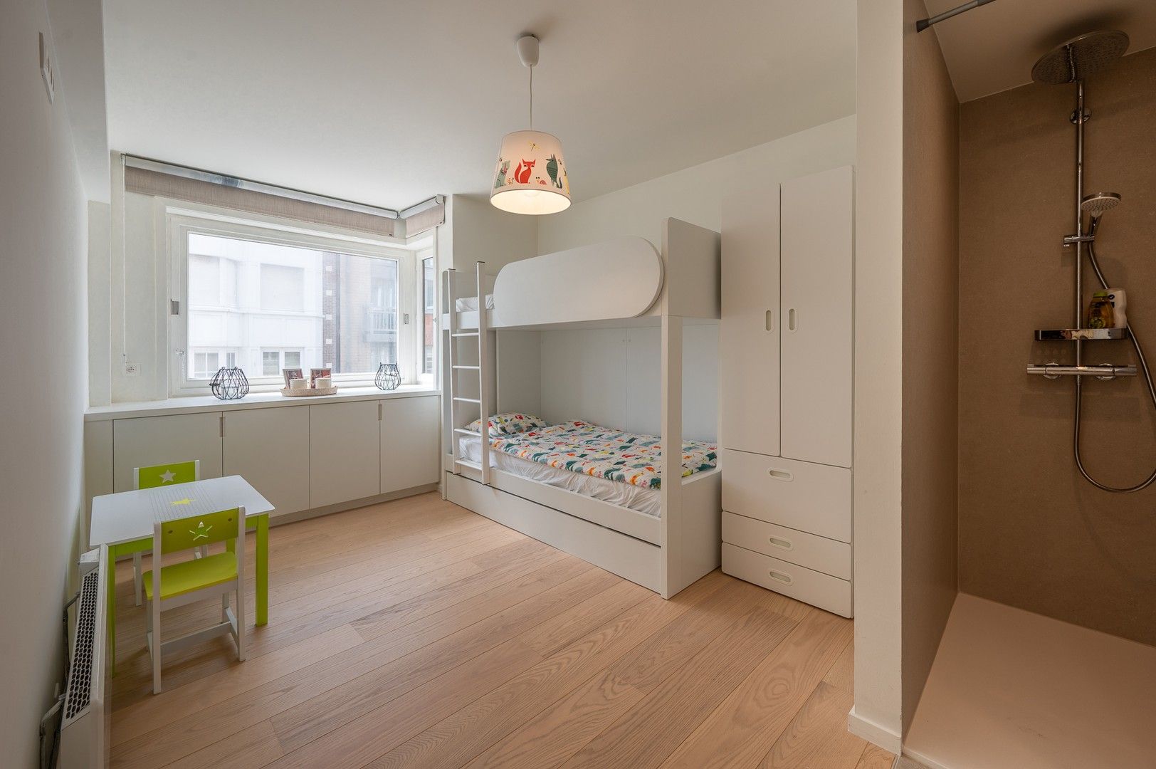 Hoekappartement met zuidwest oriëntatie en open zicht over het Driehoeksplein. foto 17